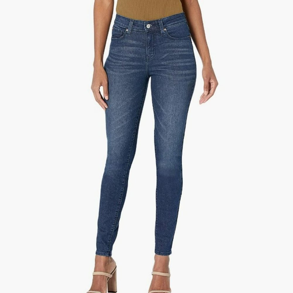Levi's Totally Shaping Mid Rise Skinny Jeans NWT